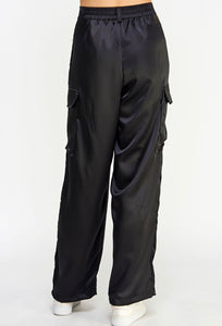 PANTALON NEGRO SATINADO ESTILO CARGO