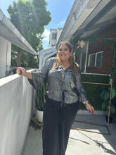 Cargar imagen en el visor de la galería, RUFFLE SLEEVES BLOUSE