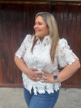 Cargar imagen en el visor de la galería, BLUSA ENCAJE BLANCA