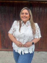 Cargar imagen en el visor de la galería, BLUSA ENCAJE BLANCA