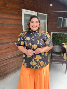 BLUSA NEGRA FLORES NARANJAS