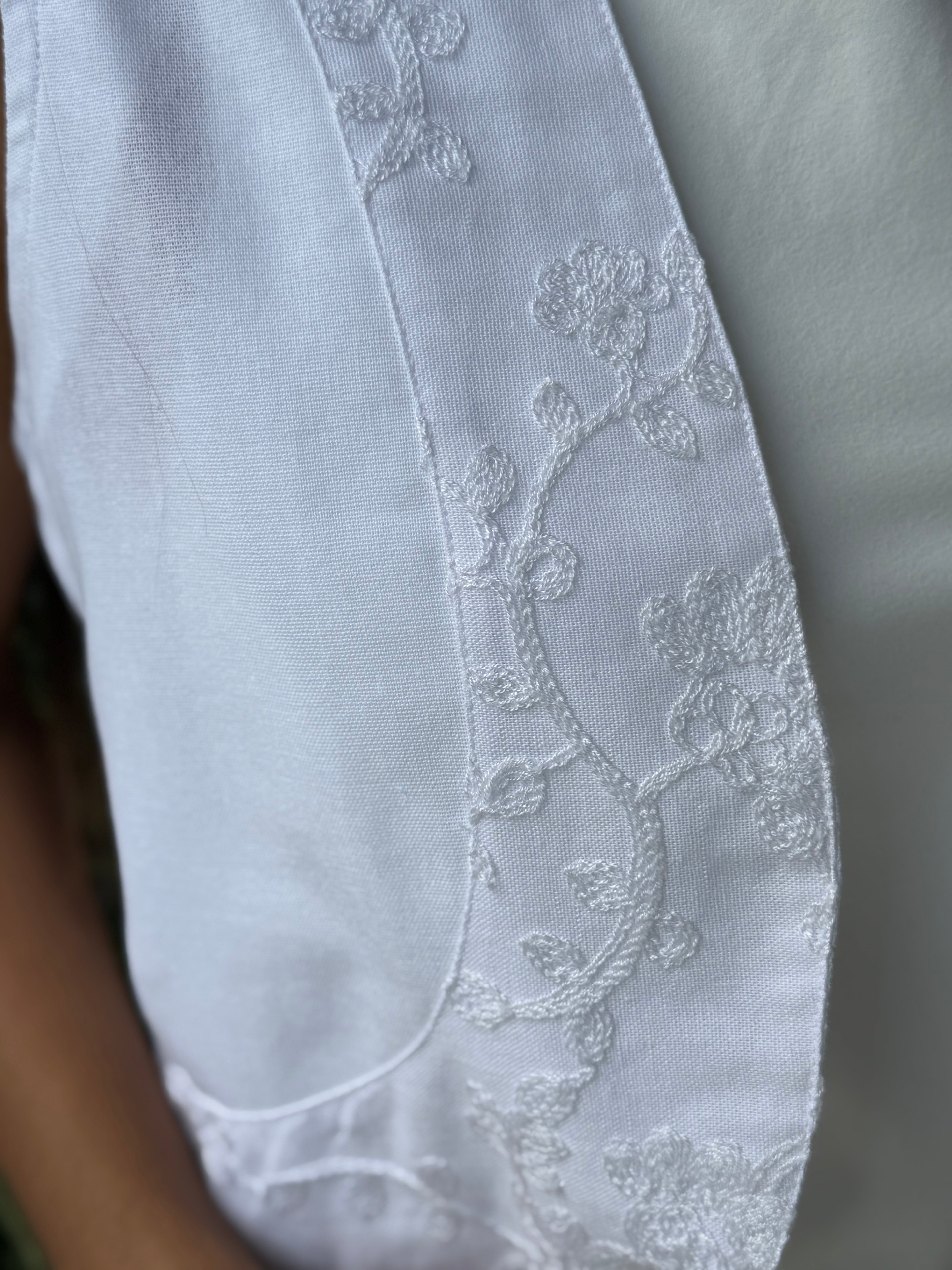 VEST BLANCO BORDADO