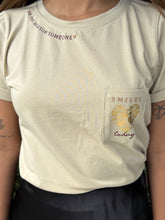 Cargar imagen en el visor de la galería, SWEATER  CORAZONES DORADOS ARENA