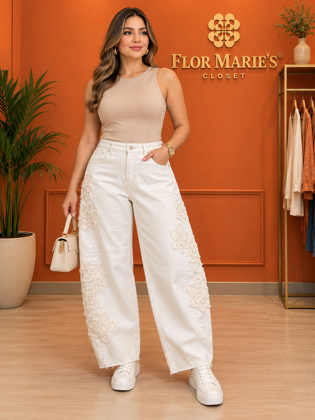 Pantalón Blanco de Pierna Ancha con Aplicaciones Florales