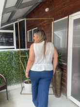 Cargar imagen en el visor de la galería, BLUSA  BLANCO BORDADA
