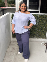 Cargar imagen en el visor de la galería, BLUSA YASMIN LINEAS AZULES