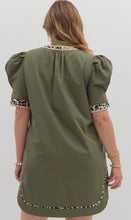 Cargar imagen en el visor de la galería, VESTIDO KARLA VERDE OLIVA
