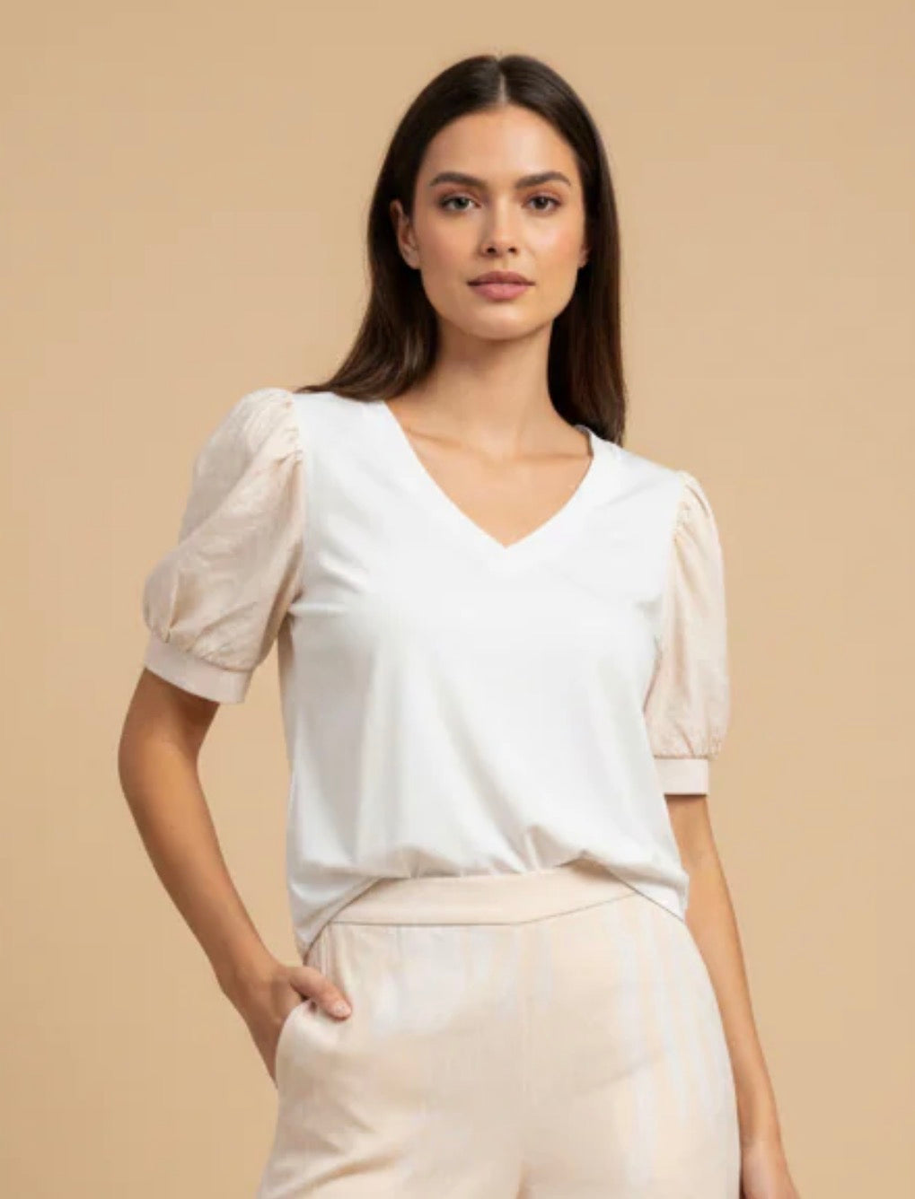 Blusa Blanca con Mangas Abullonadas y Cuello en V / Top Elegante para Mujer en Panamá / Estilo Casual Chic