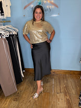 Cargar imagen en el visor de la galería, GOLD SEQUIN BLOUSE