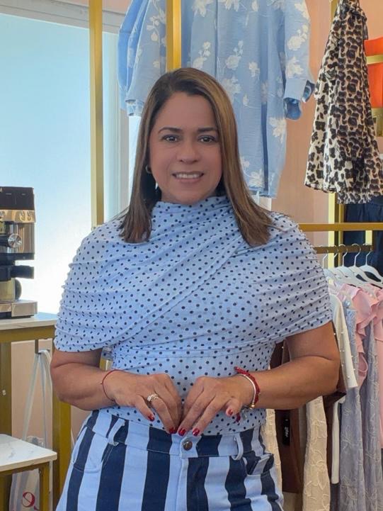 Blusa Celeste de Lunares con Drapeado Asimétrico para Mujer