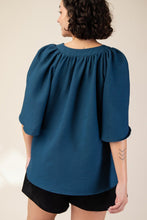 Cargar imagen en el visor de la galería, BLUSA MARIPOSA TEAL