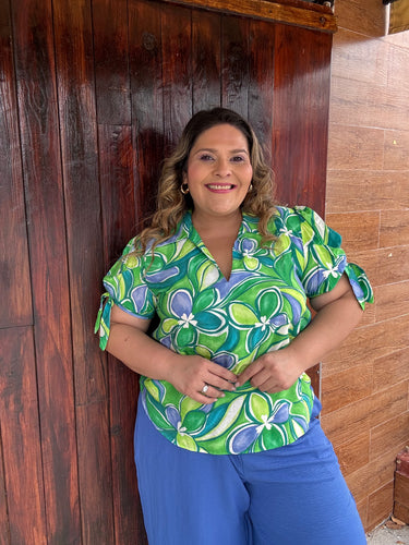 BLUSA CON ESTAMPADO DE FLORES VERDE