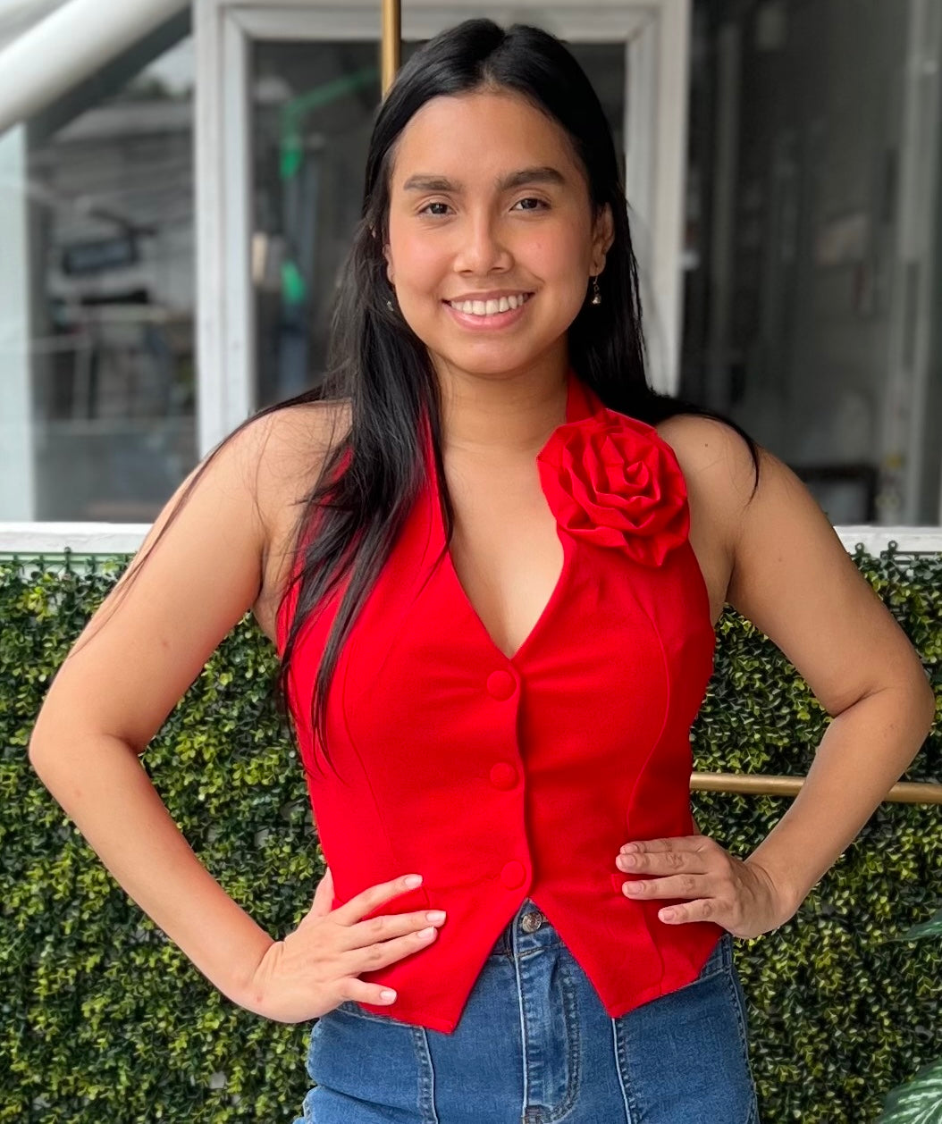 BLUSA ROJA CON FLOR