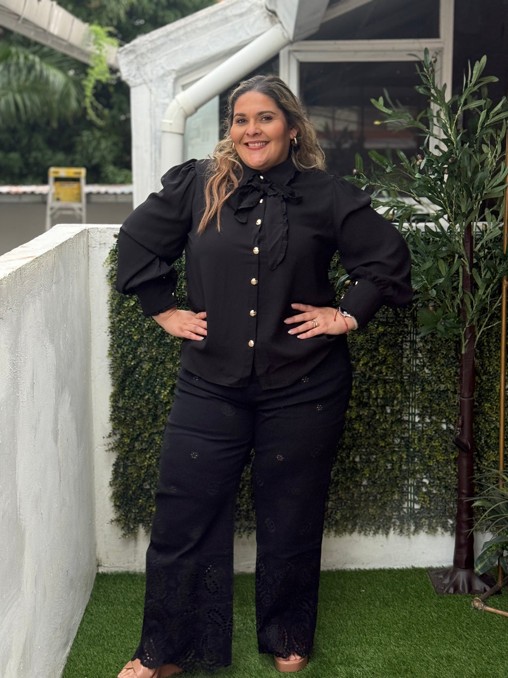 SARISA BLUSA PLUS SIZE  NEGRA