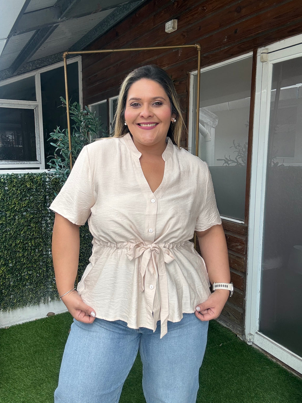 Blusa Beige Elegante para Mujer con Cintura Ajustable/Boutique de Ropa para Mujer en Panamá