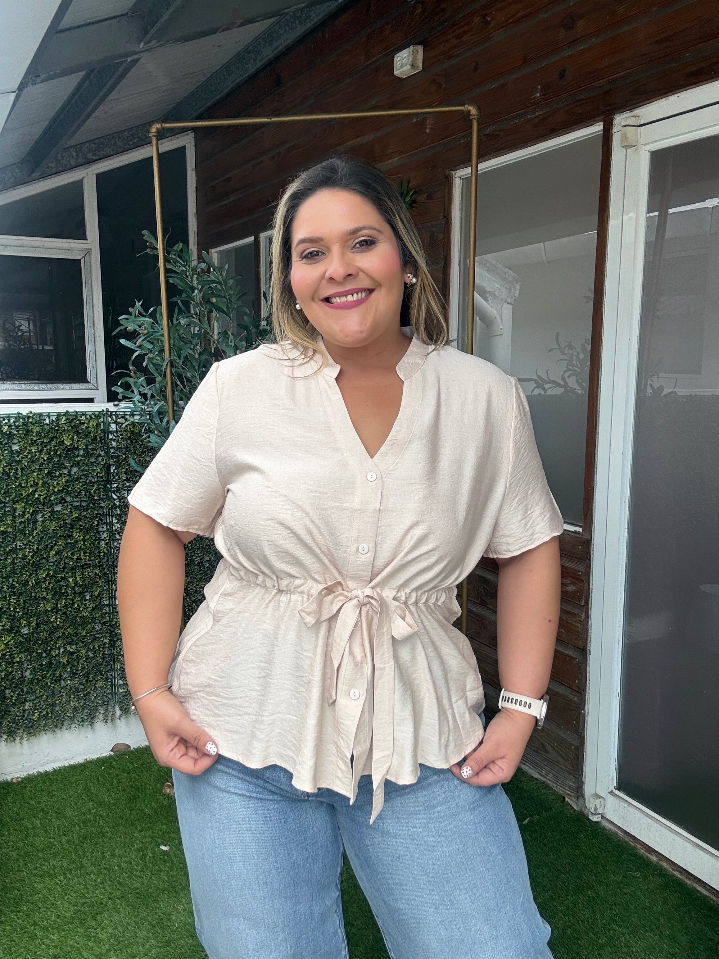 Blusa Beige Elegante para Mujer con Cintura Ajustable/Boutique de Ropa para Mujer en Panamá