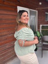 Cargar imagen en el visor de la galería, GREEN OFF SHOULDER BLOUSE