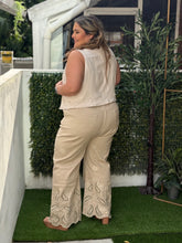 Cargar imagen en el visor de la galería, SARISA PANTALON PLUS SIZE GLADYS BEIGE