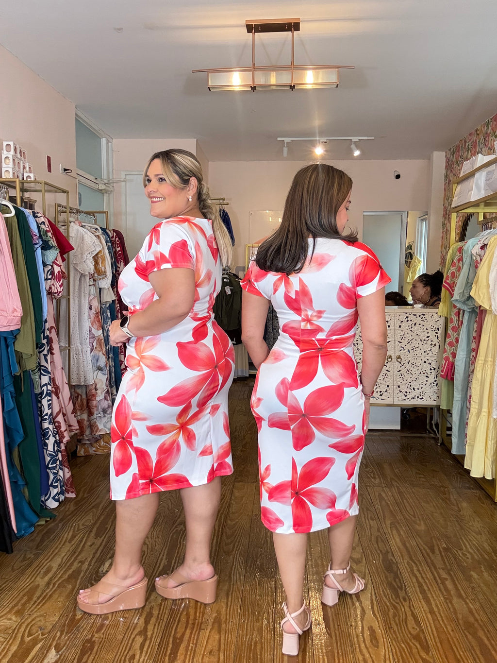 Vestido Floral Rojo y Blanco para Mujer/ Vestido Elegante Casual/ Moda Femenina en Panamá