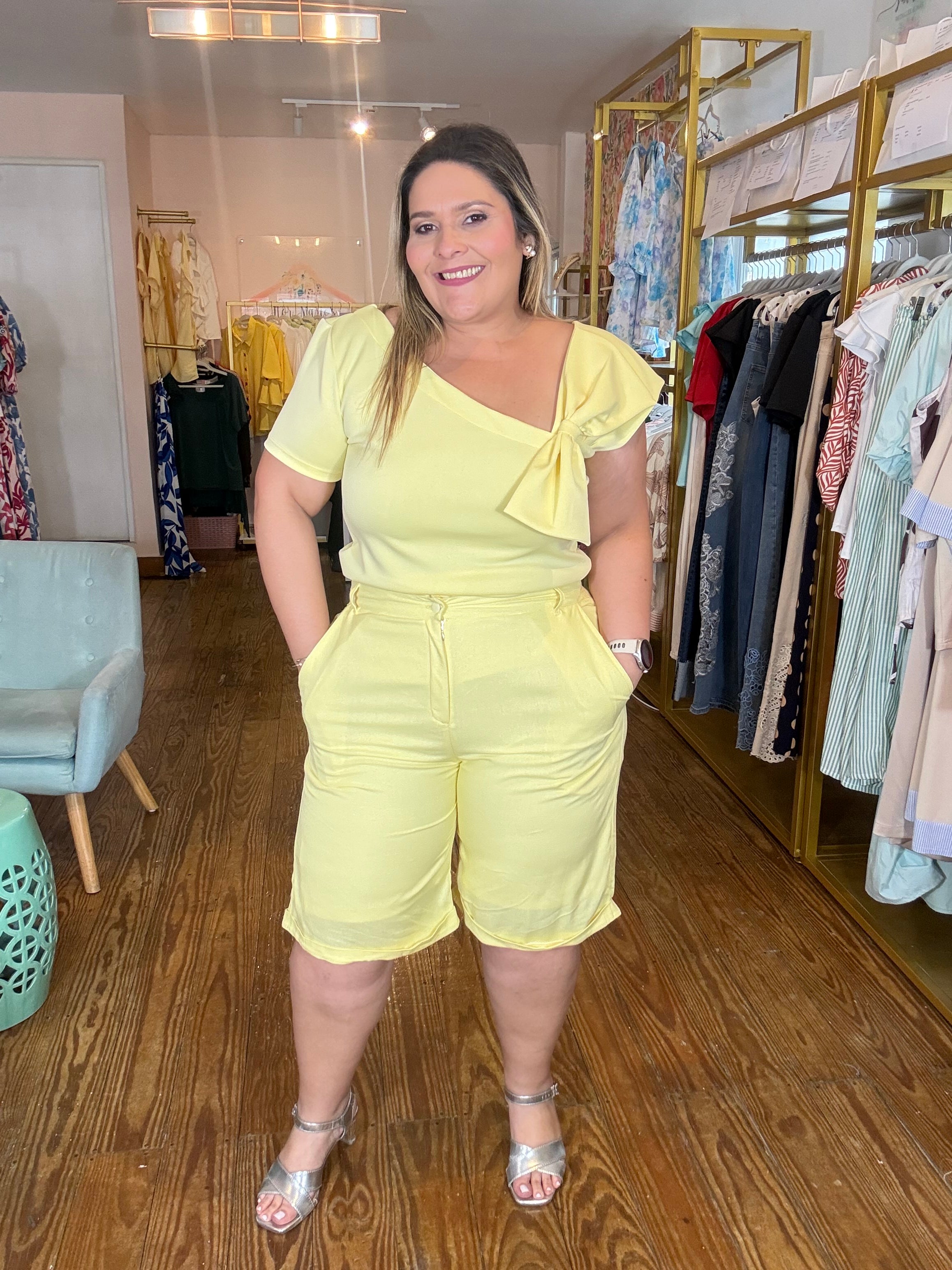 Short Bermuda Amarillo Pastel para mujer-Elegante y Fresco/ Boutique en Panamá