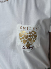 Cargar imagen en el visor de la galería, SWEATER  CORAZONES DORADOS BLANCO