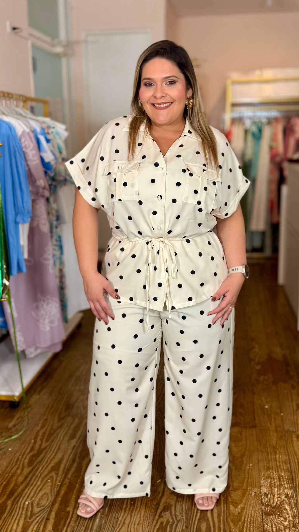 Conjunto Plus Size de Lunares para Mujer en Panamá/Set Elegante Blanco y Negro con Pantalón Palazzo