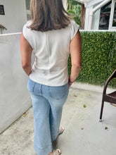 Cargar imagen en el visor de la galería, BLUSA BASICA BLANCA