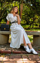 Cargar imagen en el visor de la galería, VESTIDO BLANCO LINEAS NEGRAS
