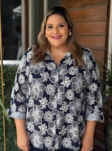 Cargar imagen en el visor de la galería, BLUSA AZUL BORDADA