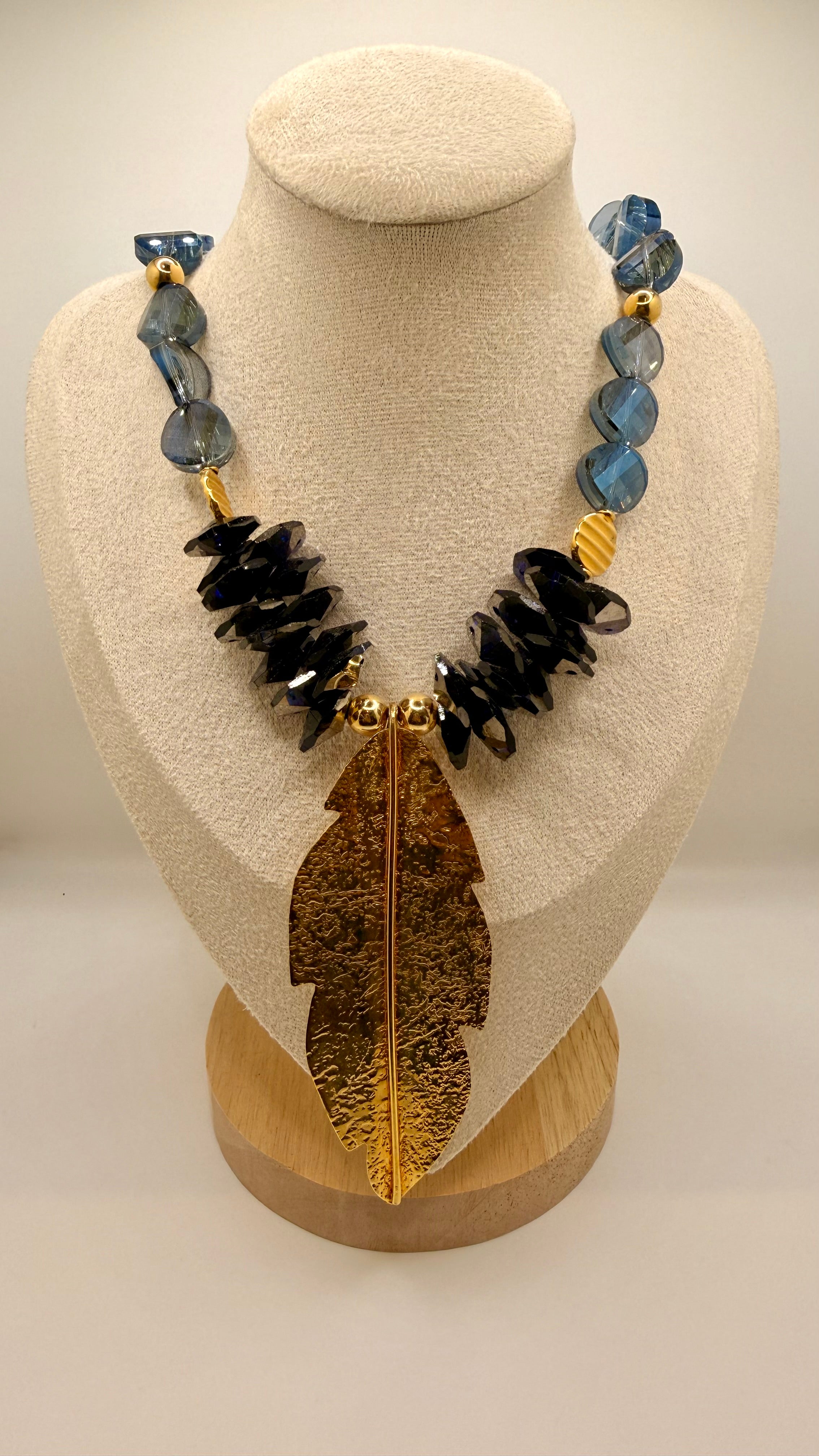 Collar Colombiano Hoja Dorada Con Baño De Oro