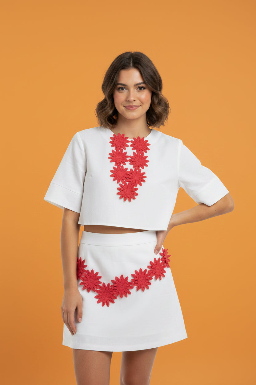 Set Blanco de Mujer con Flores Fucsia/Conjunto Elegante de Falda y Blusa en Panamá