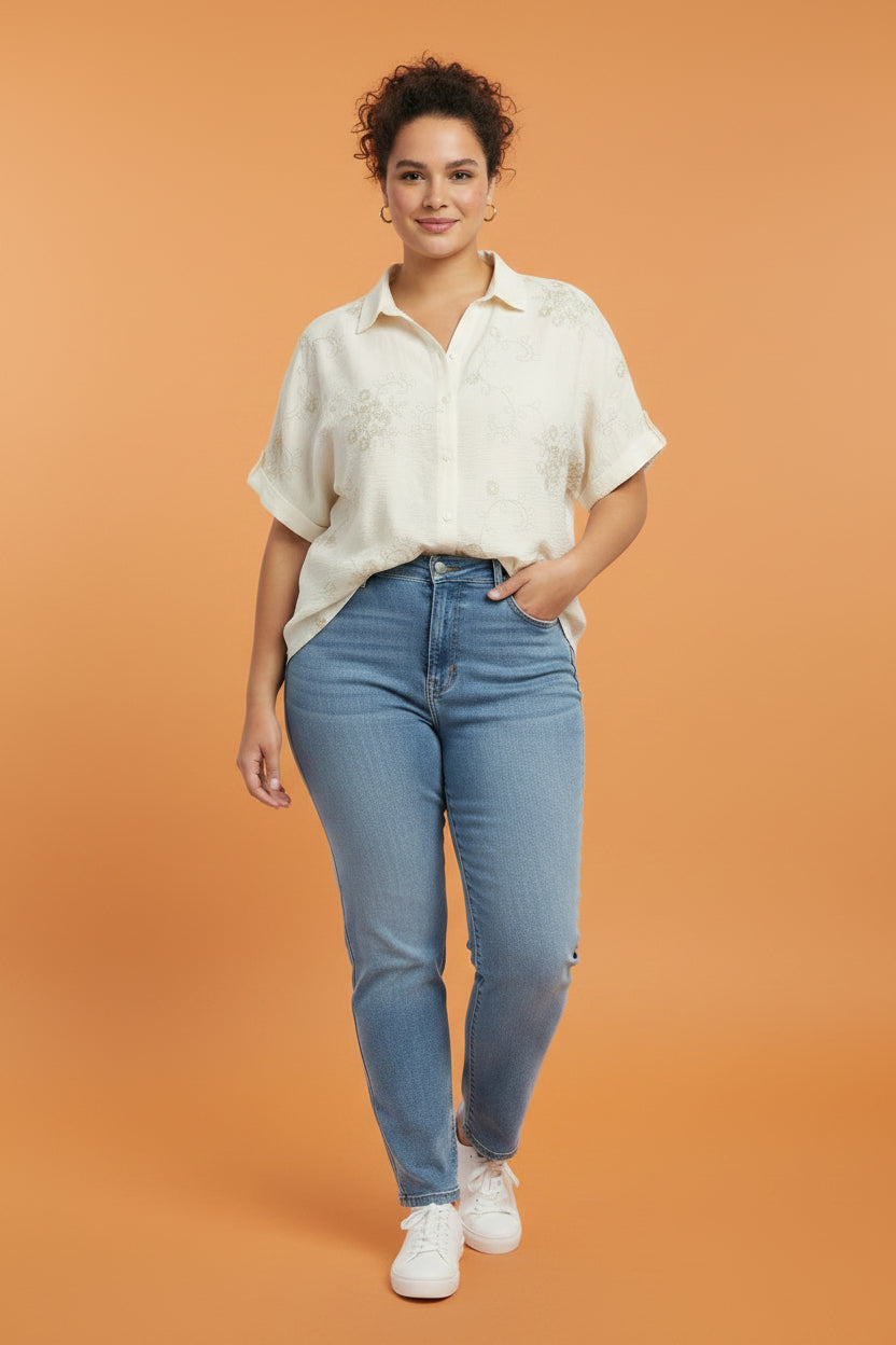 Blusa Plus Size Elegante Bordada Con flores Y Perlas/ Corte Oversize/Color Crema/Moda Mujer Panama