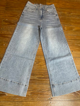 Cargar imagen en el visor de la galería, PANTALON AZUL CLARO CON BRILLO