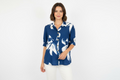 Blusa Elegante Azul con Estampado Blanco y Botones Dorados | Boutique de Ropa de Mujer en Panamá