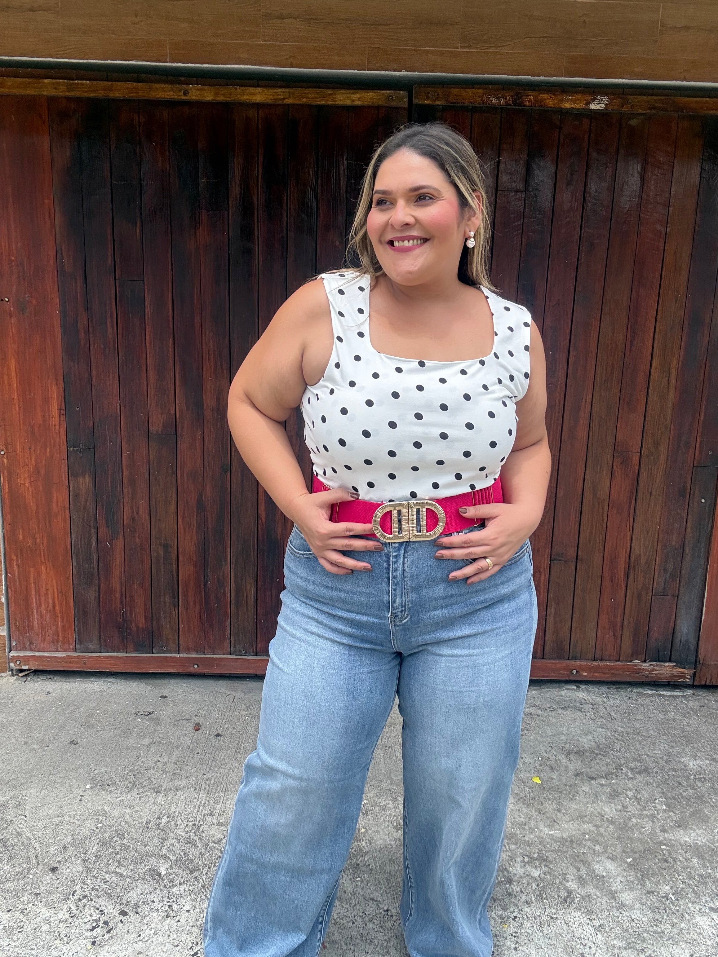 Blusa Blanca de Lunares negros para Mujer/ Elegante, Fresca y versátil en panamá