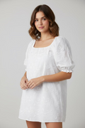 Vestido Corto Blanco Bordado de Mujer | Estilo Fresco y Romántico en Panamá