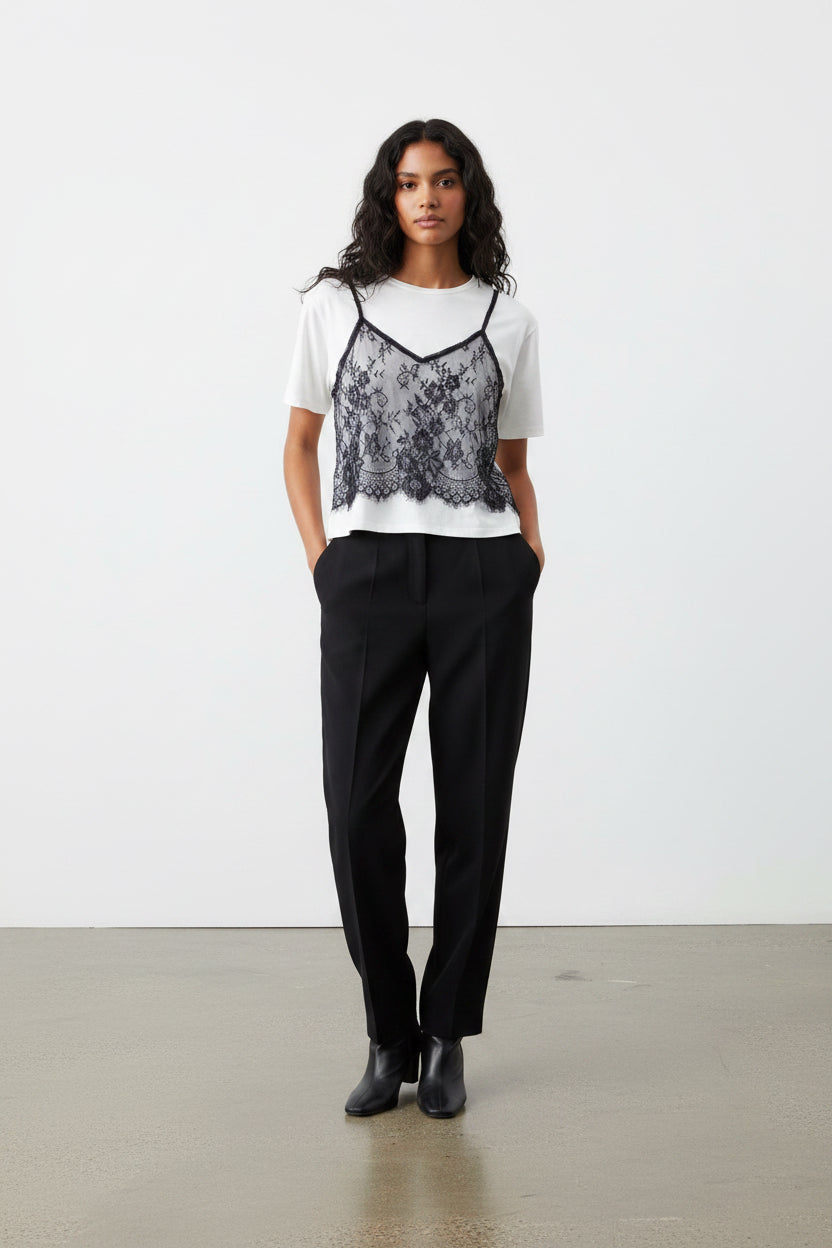 Blusa Blanca con Encaje Negro Estilo Layered para Mujer/ Moda Chic en Panamá