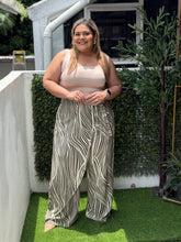 Cargar imagen en el visor de la galería, PANTALON ALEXANDRA BEIGE-VERDE