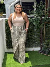 Cargar imagen en el visor de la galería, PANTALON ALEXANDRA BEIGE-VERDE