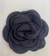 Cargar imagen en el visor de la galería, PRENDEDORES FLORES