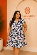 Vestido Plus Size Floral para Mujer | Vestido Casual Blanco con Estampado Azul y Rojo | Boutique de Ropa de Mujer en Panamá