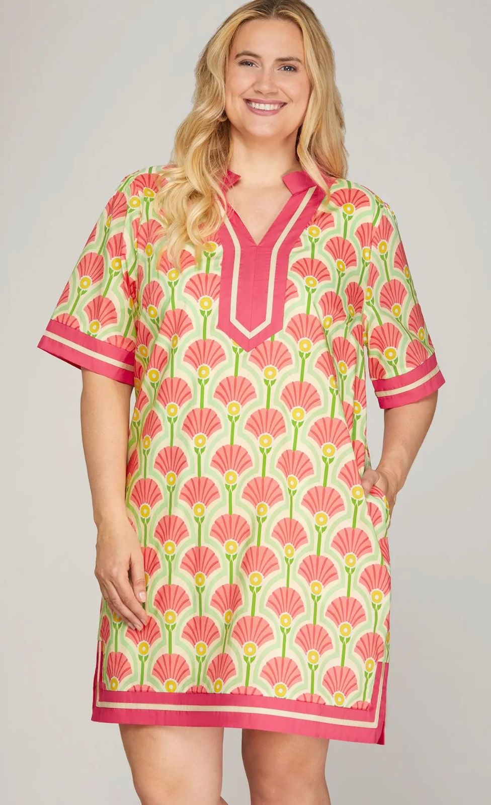 Vestido Recto Plus Size Estampado con Escote en V y Mangas Cortas Panama