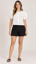 Conjunto de Mujer Blusa Blanca Manga Abullonada y Short Negro