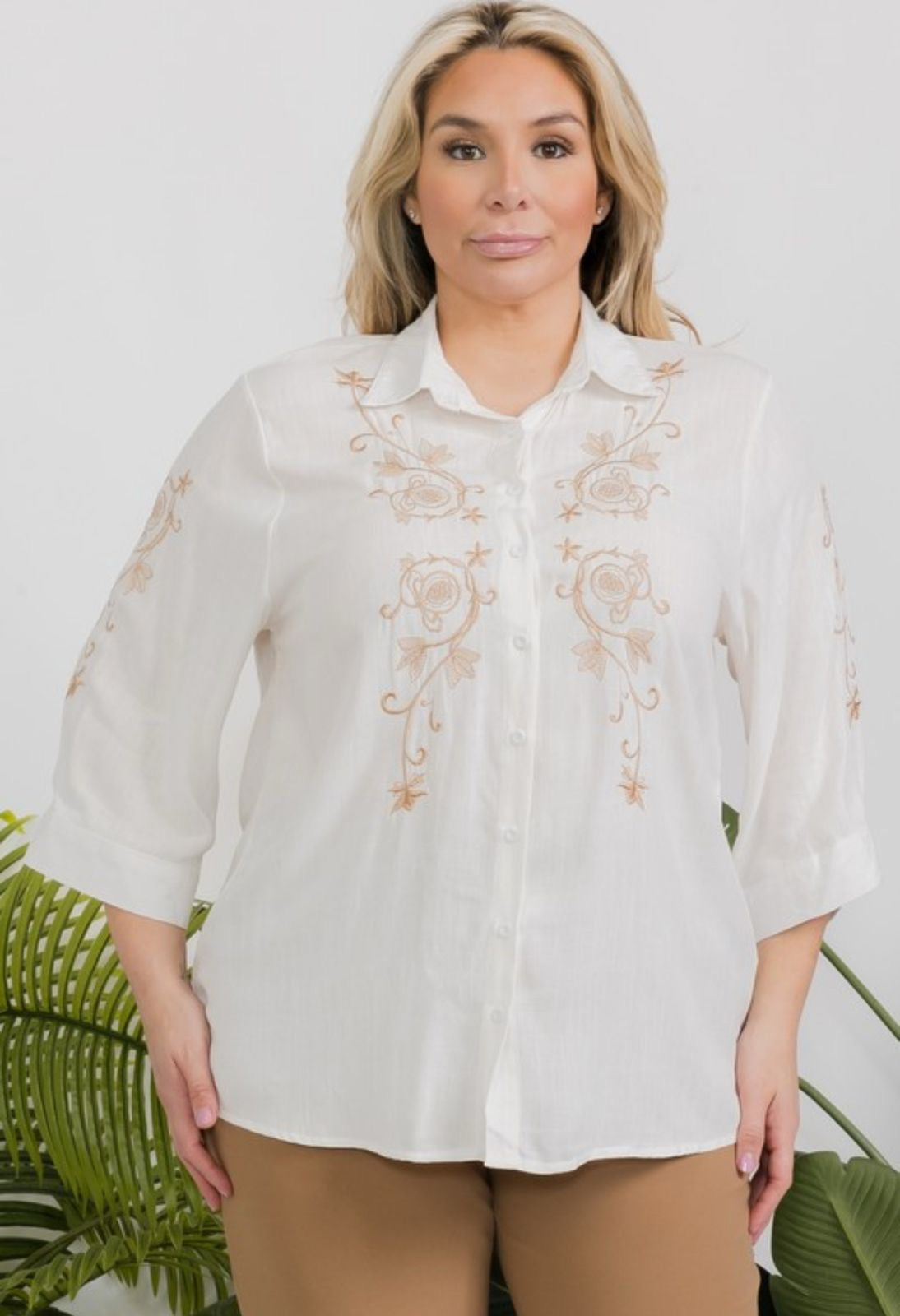 BLUSA BLANCA BORDADOS DORADOS