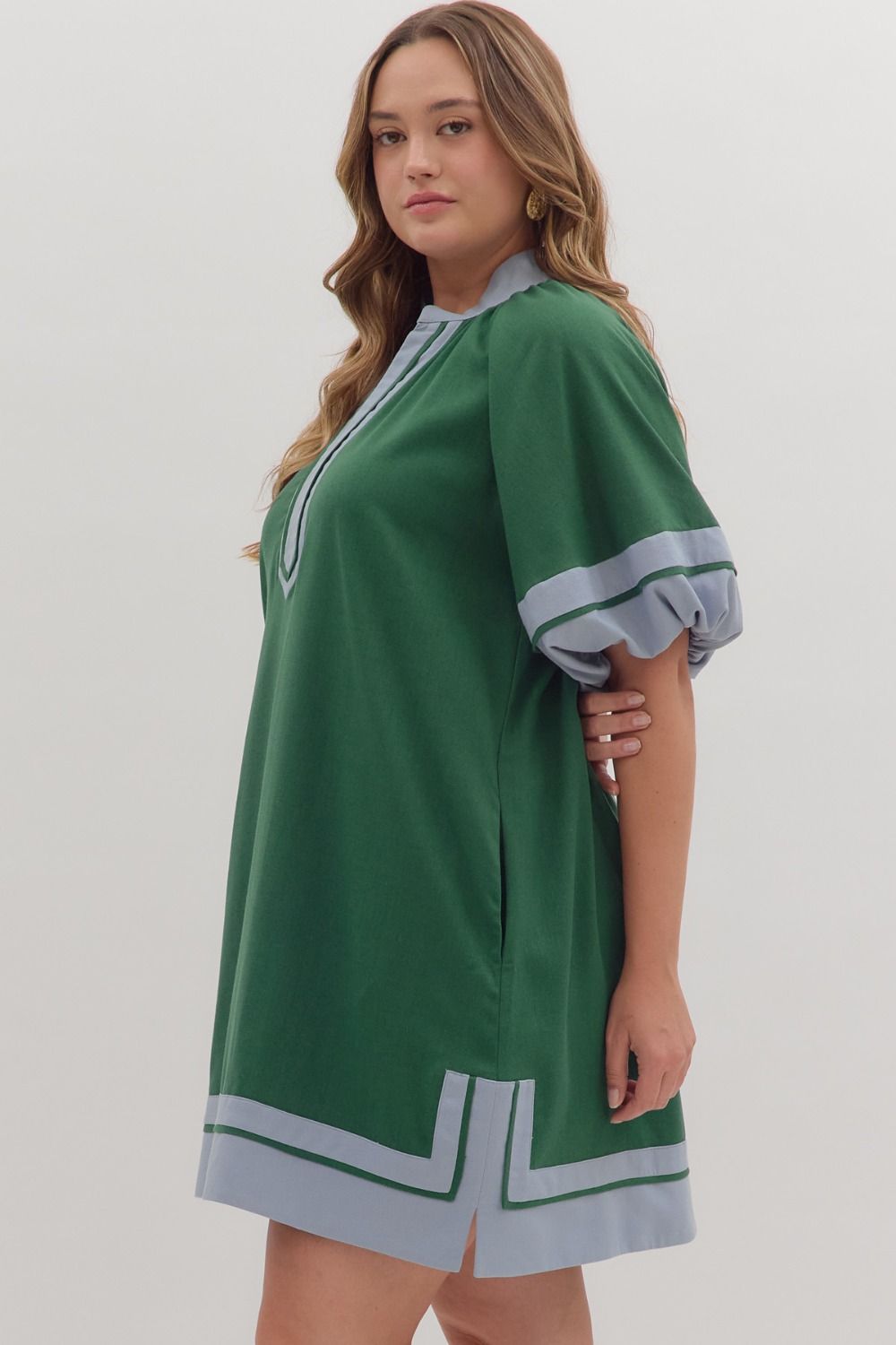 CONDADO-ENTRO-D26233P-Vestido Corto Manga Farol Plus