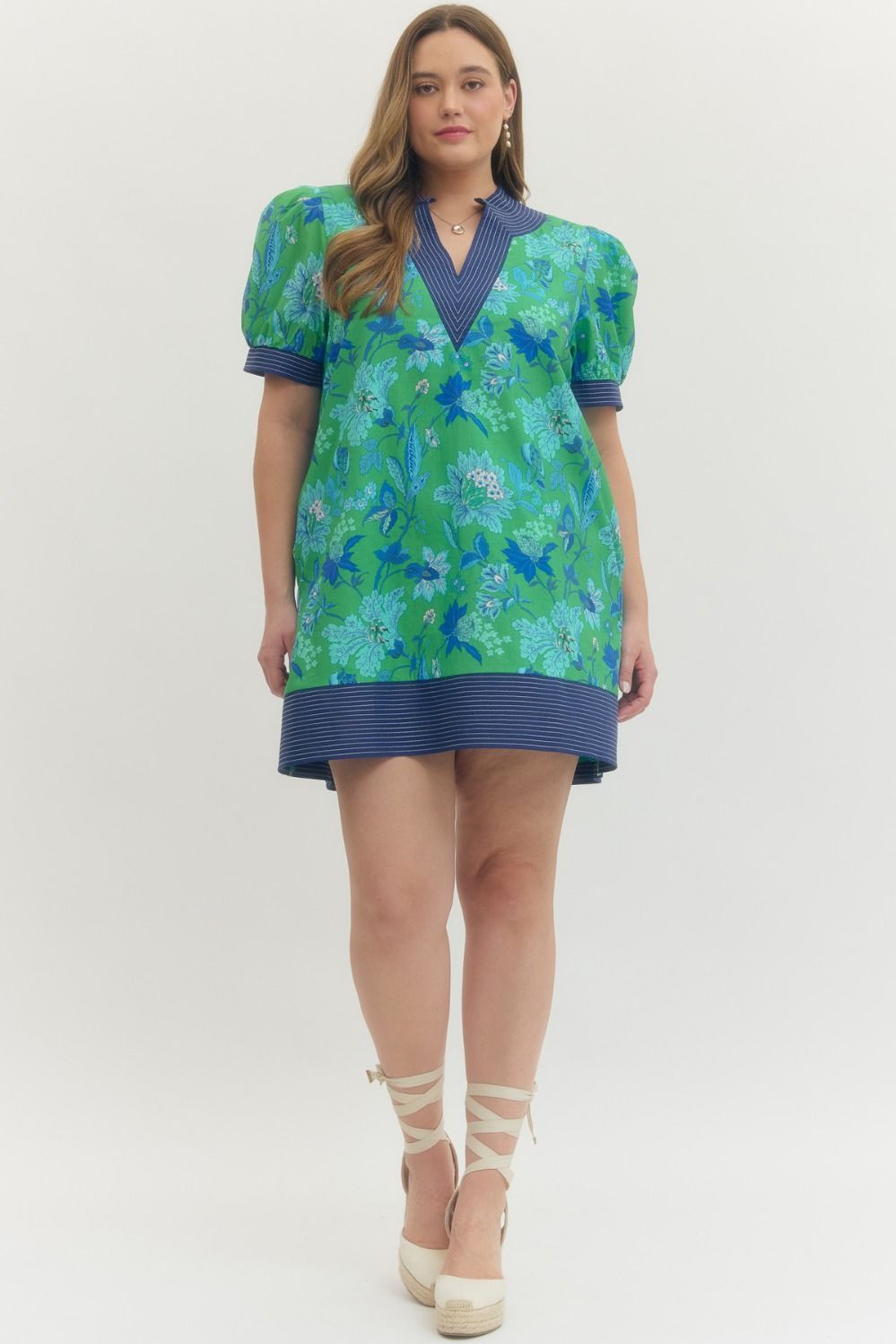 CONDADO-ENTRO-D27948P-Vestido Corto Floral Plus