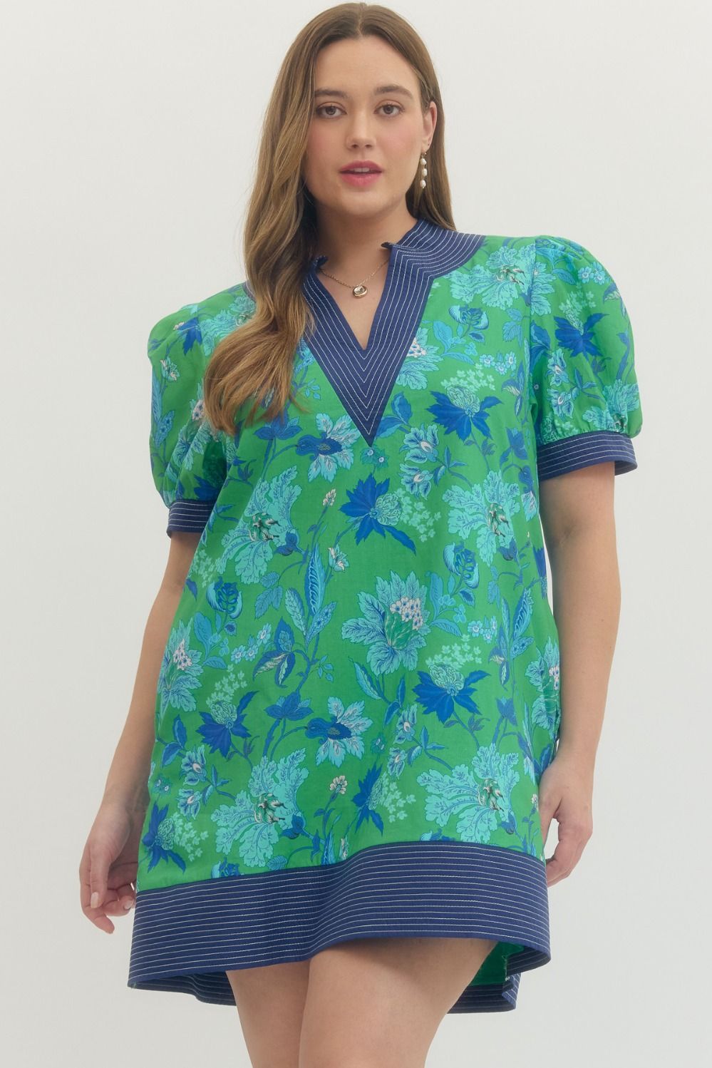 CONDADO-ENTRO-D27948P-Vestido Corto Floral Plus