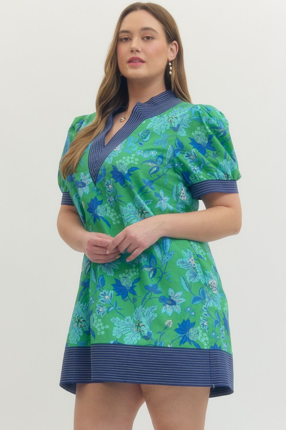 CONDADO-ENTRO-D27948P-Vestido Corto Floral Plus