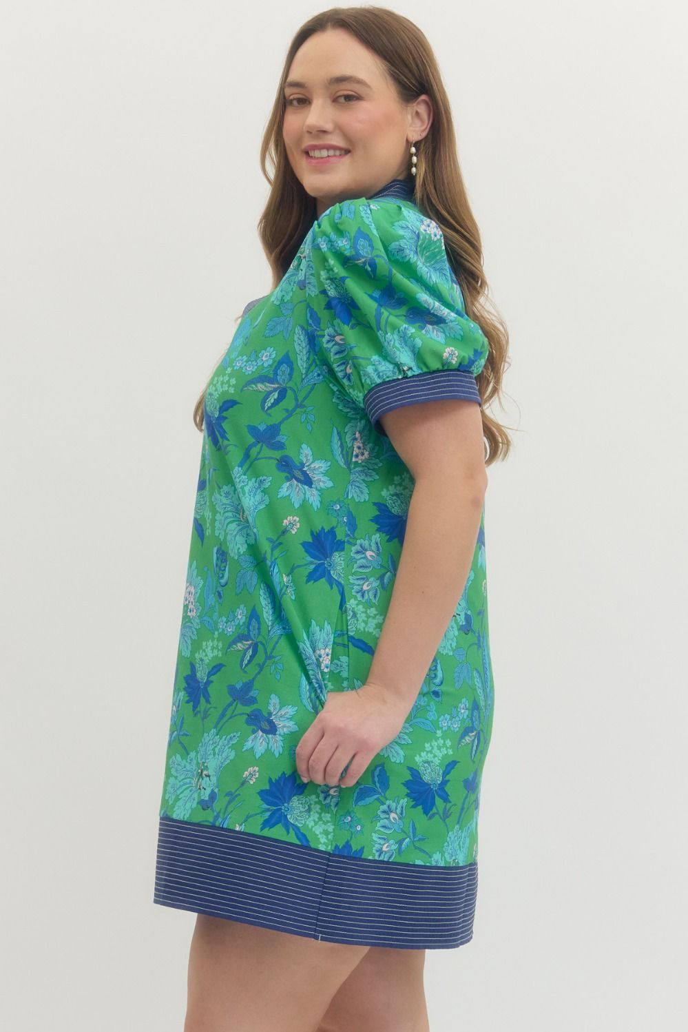 CONDADO-ENTRO-D27948P-Vestido Corto Floral Plus