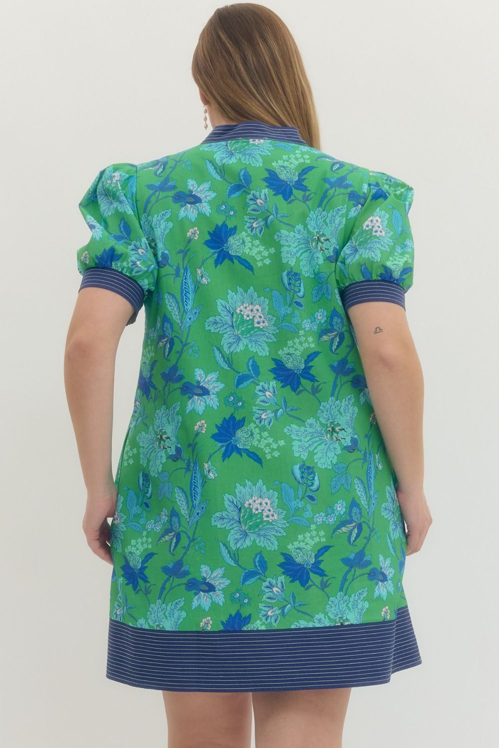 CONDADO-ENTRO-D27948P-Vestido Corto Floral Plus